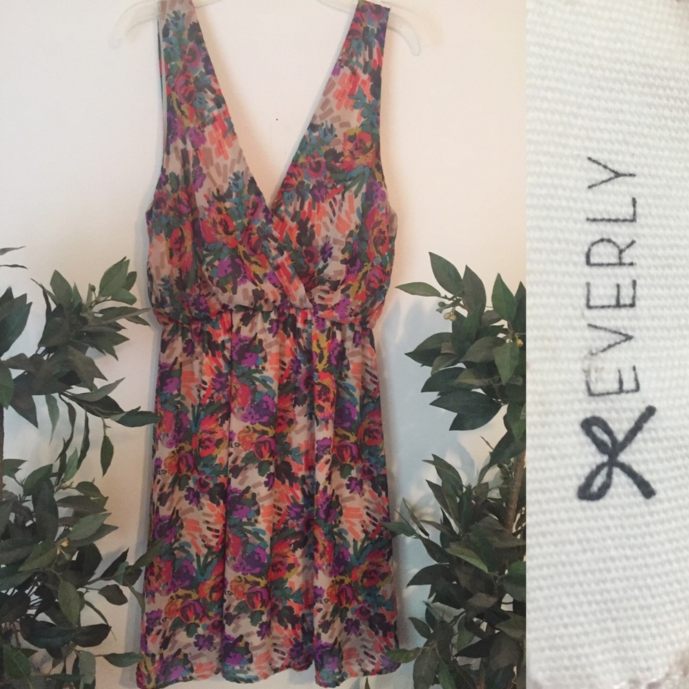 Everly V-Neck Floral Dress size Small